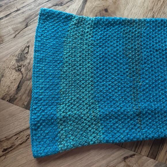 Mermaid Tail Blanket in Teal - Picture 3 of 3